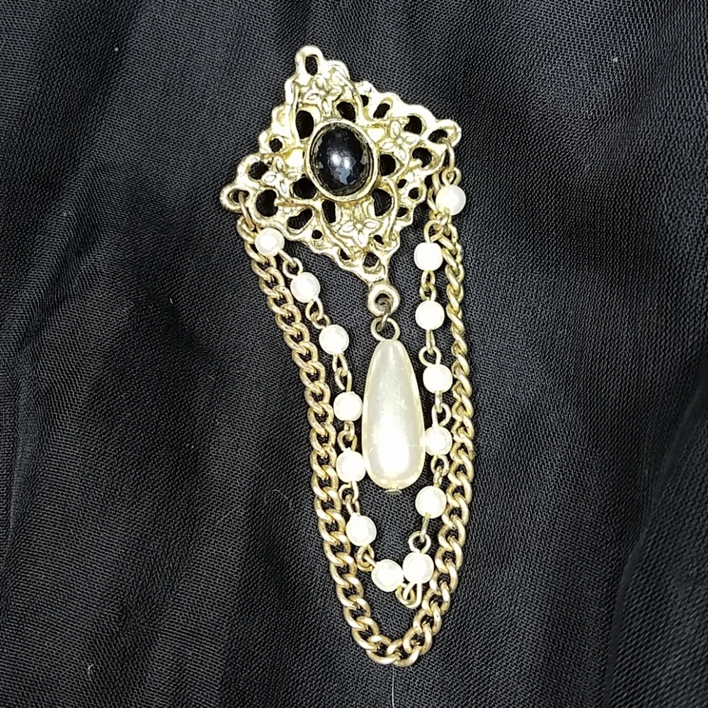 Vintage Faux Onyx and Pearl Pin